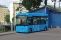 Jeden z malých elektrobusů Mellor Sigma 7 vyčkává na cestu v rámci projektu Flexlinjen, který nabízí možnost cestování veřejnou hromadnou dopravou na objednávku za cenu běžného jízdného. | 18. 7. 2024