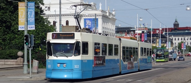 Mezi zastávkami Kungsportsplatsen a Valand projíždí vůz ASEA/MGB M31 #322. | 19. 7. 2024