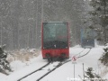 Oba vozy pozemní lanové dráhy Starý Smokovec - Hrebienok právě ve výhybně přes Abtovu výhybku vjíždí na svou kmenovou kolej | 17.3.2009