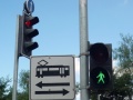 I když ve městě jezdí dlouhé vozy s polopantografem, dopravní značky obsahují piktogram tramvaje připomínající tvarem a sběračem spíše pražskou T3. | 12.10.2012