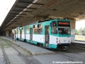 V zastávce VSS, križovatka odbavuje cestující vůz KT8D5 ev.č.523 na lince 9. | 7.8.2007