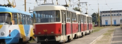 Trojice vozů T3SUCS ev.č.418+383+381 ve vozovně. | 23.8.2015