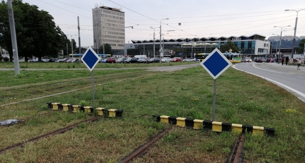 Budoucností košické hromadné dopravy mají být někdy v daleké budoucnosti vlakotramvaje. V rámci mohutných rekonstrukcí tratí v uplynulých letech byly na Staničním náměstí a v Hviezdoslavově ulici připraveny koleje pro propojení tramvajové a železniční sítě... | 21.7.2019