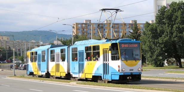 Vůz KT8D5 #500 z předsunuté série z roku 1986 stále osedlává košické koleje. | 6.8.2020