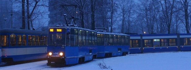 Souprava Konstalů 105Na #248+249 ve smyčce Os. Piastów. | 8.2.2018
