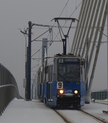 Souprava Konstalů 105Na #278+279 přijíždí do zastávky Dworzec Plaszów, Estakada. | 8.2.2018