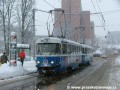 Souprava vozů T3 ev.č.40+34 vypravená na linku 2 stanicuje za hustého sněžení v zastávce Rybníček | 30.1.2004