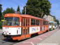 Z nástupní zastávky na hlavní trati nám z Dolního Hanychova odjíždí souprava vozů T3R.PV ev.č.25+T3R.PLF ev.č.54, která opět „převlékla“ na linku 2. | 17.8.2006
