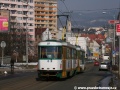 Souprava vozů T3R.PV ev.č.27+T3R.PLF ev.č.35 na meziměstské jedenáctce klesá ulicí 1. máje na Rybníček | 18.3.2010