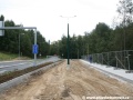 V prostoru zastávky U Lomu by v budoucnu podél Jablonecké ulice měly odbočovat tramvajové koleje do Rochlic. Zatím jsou zde vztyčeny pouze sloupy trolejového vedení. | 13.9.2011