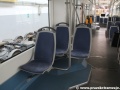 Rozmístění sedadel pro cestující ve voze EVO2 v nadpodvozkové části, v průchozí uličce je patrná klikatost, jíž bylo dosaženo bezbariérového průchodu v prostoru podvozku. | 6.10.2012