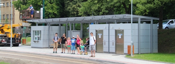 Nové zázemí pro cestující na konečné zastávce Jablonec nad Nisou, Tyršovy sady. | 21.7.2015