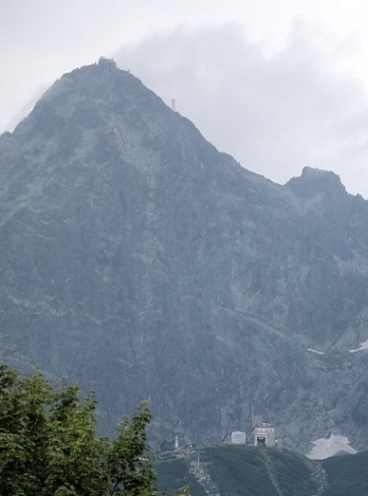 Skalnaté Pleso s Lomnickým štítem nadále spojuje visutá lanová dráha. | 11.7.2018