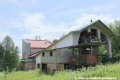 Zarůstající budova dolní stanice někdejší visuté lanové dráhy Tatranská Lomnice - Skalnaté Pleso. | 29.6.2017