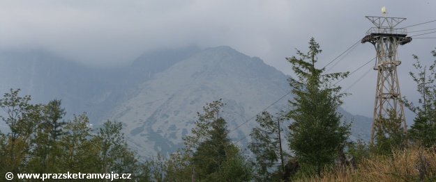 Smutně shlíží do tatranské krajiny opuštěná opěra č.2 visuté lanové dráhy Tatranská Lomnice - Skalnaté Pleso | 6.8.2007