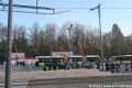 Tříčlánkový hybridní autobus VanHool Exquicity na přestupu u dočasné konečné tramvaje. | 21.3.2018