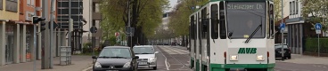 KT4D #1287 projíždí křižovatkou před zastávky Reiffeisenstrasse. | 28.4.2023