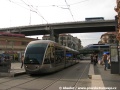 Vůz č. 13 nás dovez do zastávky Gare Thiers, nacházející se u železničního nádraží. Na pozadí jsou vidět dva mosty - po spodním je vedena železniční trať (projíždí elektrická jednotka SNCF) a na horním průtah silniční komunikace (projíždí autobus) | 9.5.2009