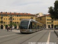 Vůz č.17 projíždí náměstím Place Garibaldi v opačném směru, tedy směrem na Las Planas | 9.5.2009