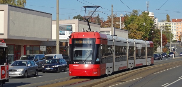 Vůz Stadler Variobahn #1206 mezi zastávkami Hallertor a Obere Turnstraße. | 29. 10. 2024