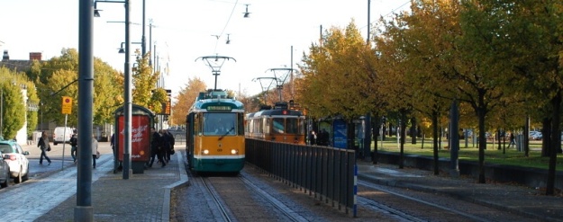 Stanicování linek 2 a 3 u hlavního nádraží ve stanici Resecentrum. | 21.10.2011