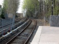 Stanice jsou velice často v docela prudkém sklonu nebo zatáčce, ničemu to přitom nevadí. | duben/květen 2011