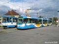 Trojwana 1401 stojí bok po boku se soupravou T6A5 1106+1110 na smyčce Vřesinská. | 5.6.2006