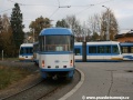 Přestupní bod ve smyčce Vřesinská, vůz K2G ev.č.805 na lince 5 vyčkává na cestující od ostatních linek. V chladném počasí pěkně s otevřenými dveřmi. | 28.10.2011
