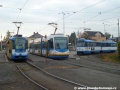 Celkový pohled na kolejiště smyčky Vřesinská nám dává představu o tom, jak přestupy mezi linkami fungují, v oblouku v pravé části snímku vyčkává vůz K2G ev.č.805 na lince 5. | 28.10.2011