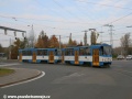 Souprava vozů T6A5 ev.č.1113+1117 odbočuje do zastávky Nová Ves vodárna. | 28.10.2011