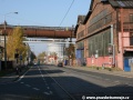 Úžasná je z našeho pohledu tramvajová trať v ulici 1. máje. Koleje tu křižuje jedna železniční vlečka vedle druhé. | 28.10.2011