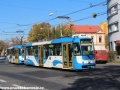 Projíždějící souprava Varií míří na zastávku Důl Jindřich. | 19.10.2012