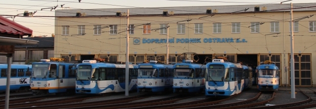 Tak a to již je opravdu všechno. Otáčíme fotoaparát na druhou stranu a pořizujeme špionážní fotografii tramvajové vozovny Moravská Ostrava. A za pohostinství, a průvodcovství děkujeme Burákovi. | 19.10.2012