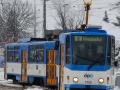 Linka 8 vjíždí do prostoru konečné na Vřesinské. | 1.4.2013