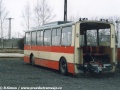 Ale třeba také půlka trolejbusu 15Tr v areálu Škody Ostrov :-). | 13.4.1996