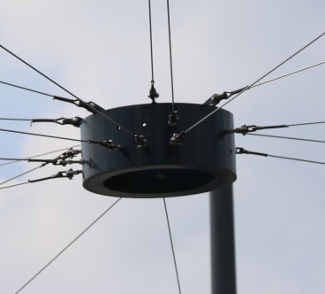 Vzdušný prstenec elegantně nahrazuje sloup trolejového vedení. | 4.6.2018