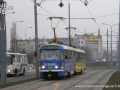 Do zastávky Pod Záhorskem přijíždí z centra souprava T3M.06 ev.č.211+212 | 4.12.2009