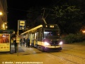 Noční snímek ze stejného místa přibližuje tramvaj ev.č.57136. Na tento vůz jsem měl poměrně velkou smůlu, vždy jenom jel v protisměru a fotografie se podařila jenom večer za tmy. | 1.10.2011