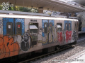 Souprava metra na lince B, část tratí je po povrchu, koleje vždy u sebe a provoz je obrácený, tzn. vlak na fotky jede vpravo. | 2005; 2007