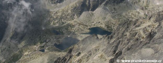 Z vrcholu Lomnického štítu je do údolí překrásný výhled. | 21.8.2008