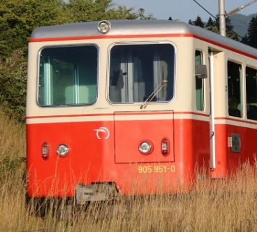 Do Štrby klesá jednotka ozubnicové železnice 905 951-0+405 951-5. | 8.7.2018