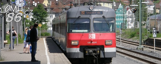 S-bahn a elektrická jednotka řady 420 přijíždí do stanice Stuttgart-Zuffenhausen | 4.-5.6.2010