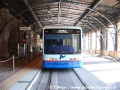 Tramvajový vůz ev.č.2101 stojí na konečné zastávce CENTRAL, cestující z LILYFIELDu vystupují a cestující do LILYFIELDu nastupují | 19.5.2006
