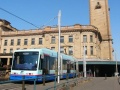 Tramvajový vůz ev.č.2104 právě odjíždí z CENTRALu s cestujícími do LILYFIELDu za dohledu impozantní věže CENTRALu - hlavního nádraží v Sydney | 19.5.2006