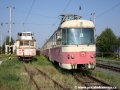 V depu Tatranských Elektrických Železnic v Popradu odstavené jednotka 420 953-2 v sousedství pracovního vozu | 6.8.2007