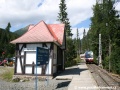 Zastávka Popradské Pleso s v dálce mizející soupravou jednotek TEŽ 425 956-0+425 953-7 | 21.8.2008