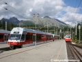 Na Štrbském Plese vyčkává ve společnosti dvojice jednotek TEŽ 425 965-1+425 958-6 jednotka ozubnicové železnice 405 951-5+905 951-0 | 21.8.2008