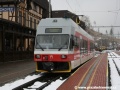 Jednotka TEŽ 425 958-6 přijíždí do Starého Smokovce od Tatranské Lomnice, aby po přestupu cestujících pokračovala brzy zpět | 17.3.2009