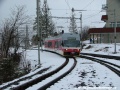 Do Starého Smokovce přijíždí jednotka TEŽ 425 962-8 od Štrbského Plesa, po přestupu cestujících bude pokračovat do Popradu | 17.3.2009