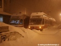 Jednotky TEŽ 425 958-6 a 425 955-2 postávají na Štrbském Plese za mohutné sněhové vánice | 17.3.2009
